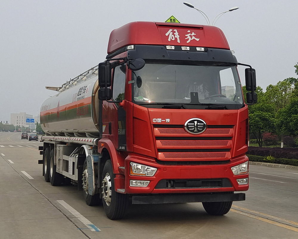 楚勝牌CSC5321GYYL6A型鋁合金運油車(chē)