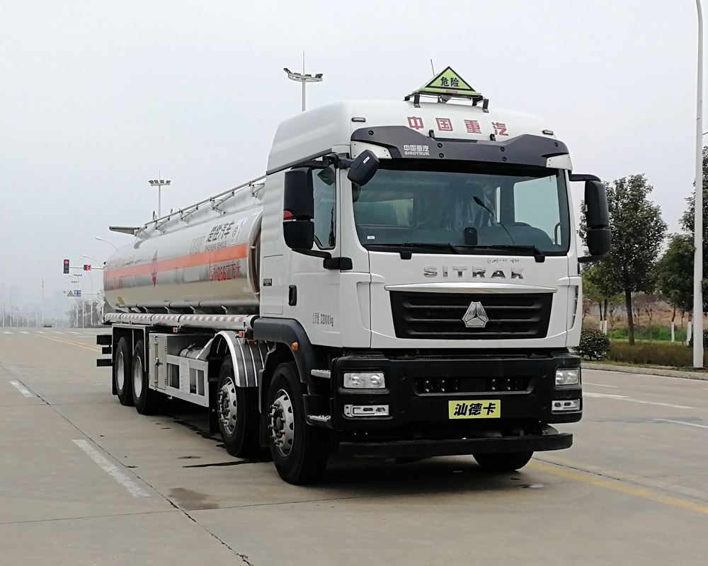 楚勝牌CSC5326GYYLZK6A型鋁合金運油車(chē)