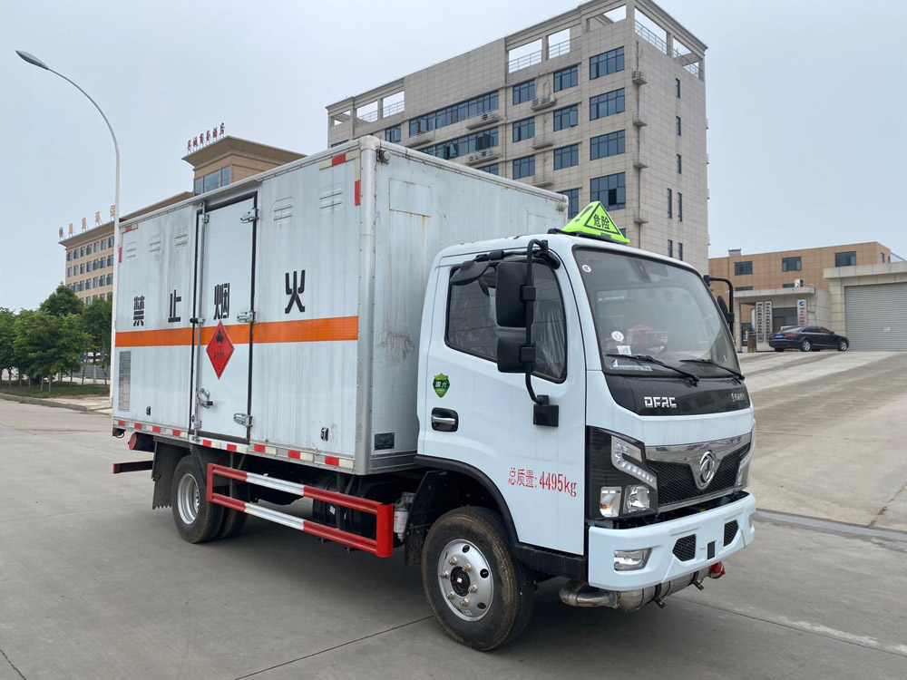 楚勝牌CSC5041XRY6型易燃液體(tǐ)廂式運輸車(chē)